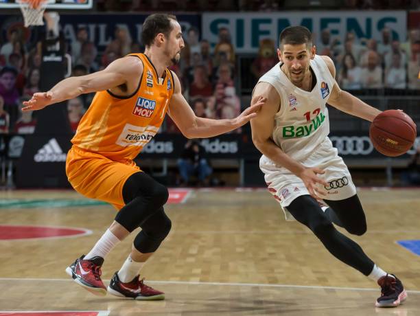 但主裁在与 但主裁在与